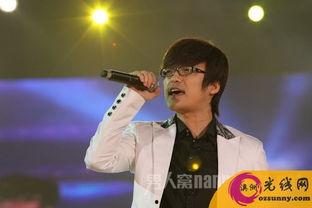 王小海个人资料及图片,才华横溢的年轻艺术家，独特魅力引人瞩目